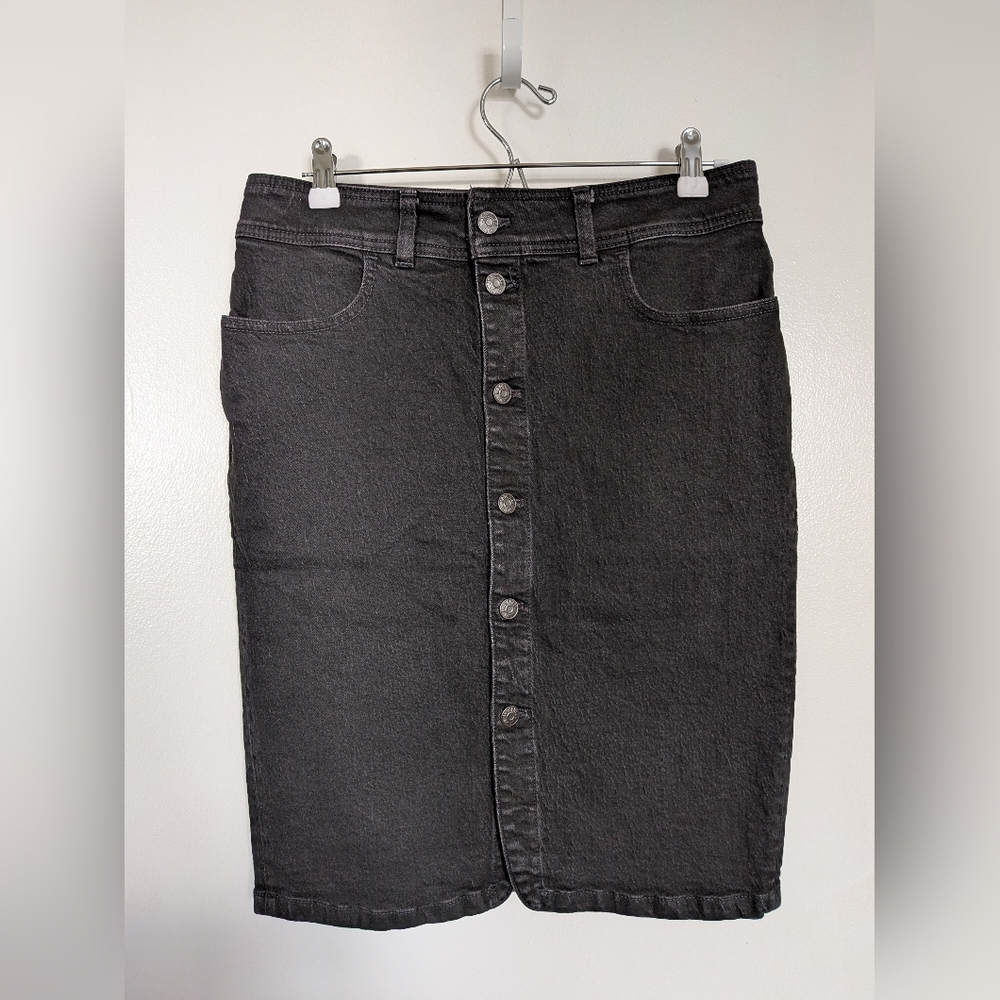 Madewell Denim Button Front Midi Skirt in Clean Black Wash- Size 28- NWOT